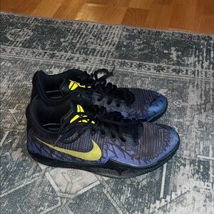 Nike kids Mamba Rage Kobe Bryant Black and Sneakers size 4.5 Y